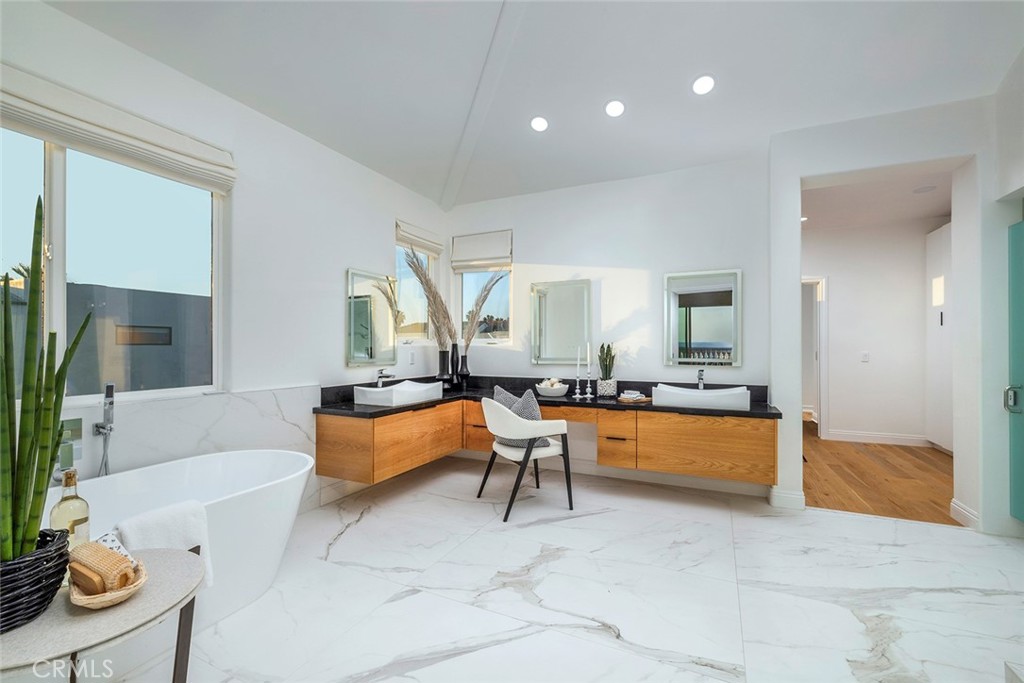 2110 Pacific Coast Highway