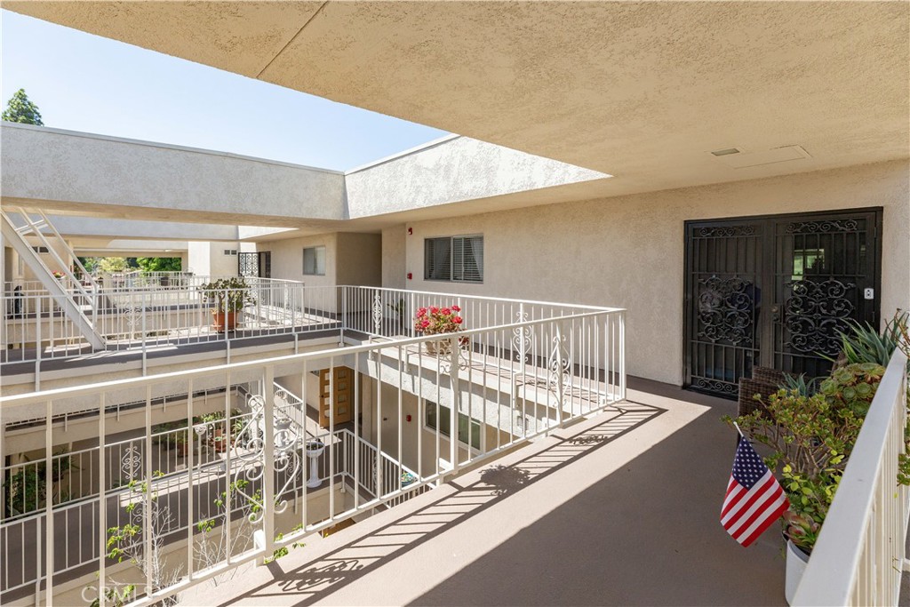 2386 Via Mariposa W 3G