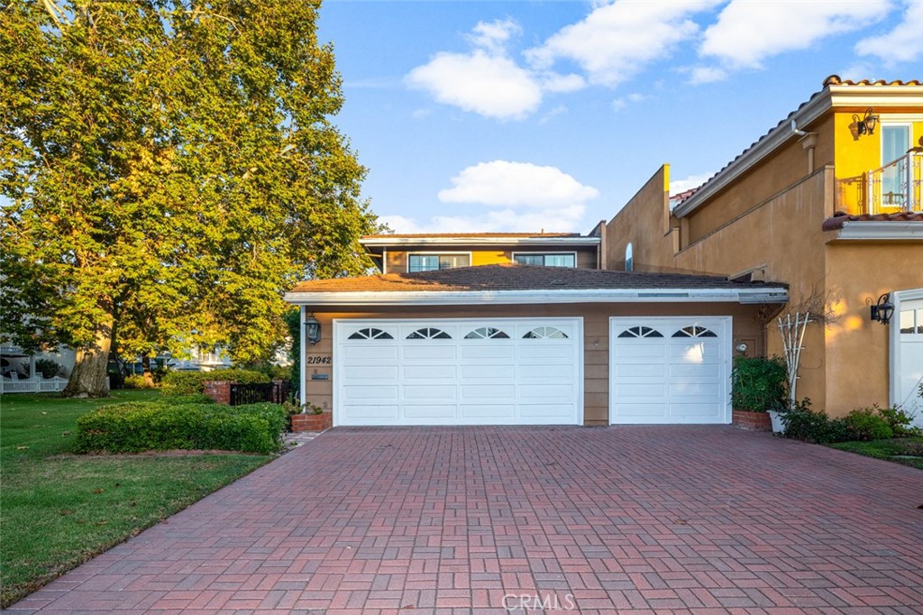 21942 Yellowstone Lane