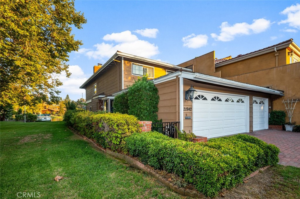 21942 Yellowstone Lane