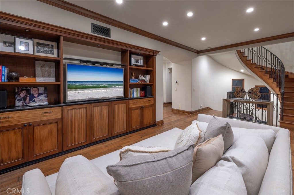 5519 E Ocean Boulevard