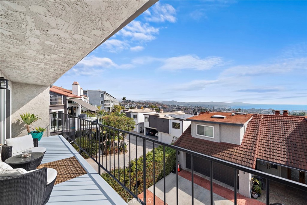 33672 Blue Lantern Street 6