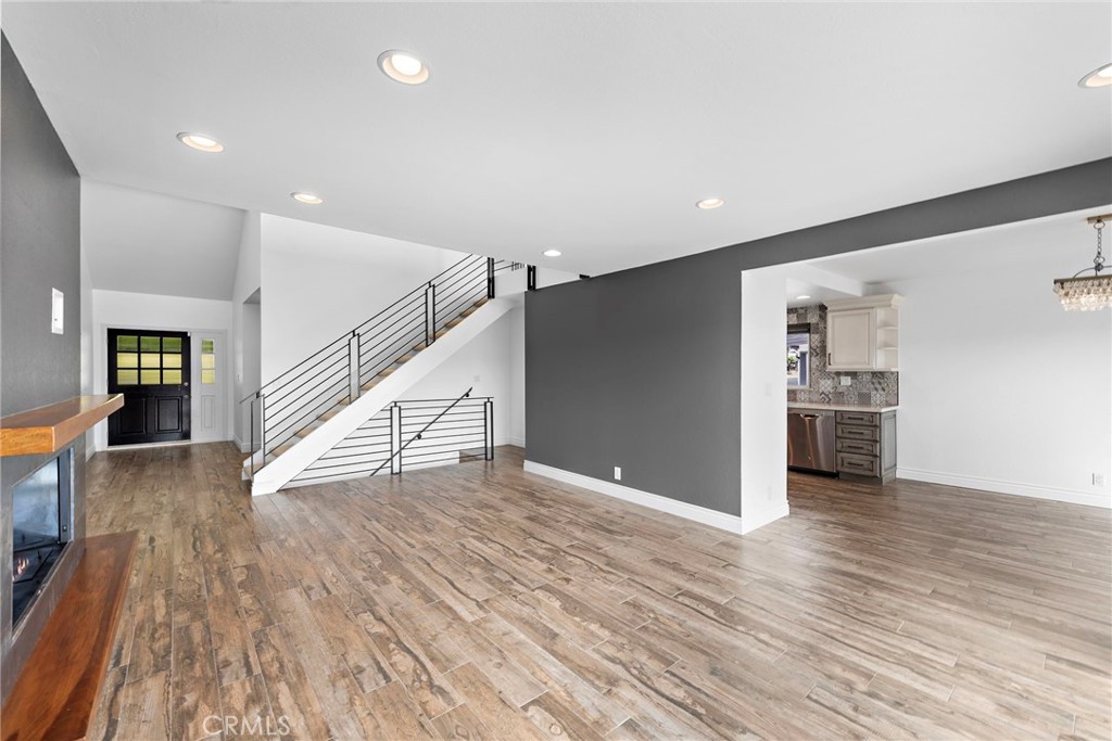 33672 Blue Lantern Street 6