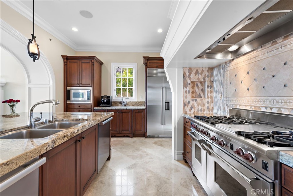 8 Whalers Bluff