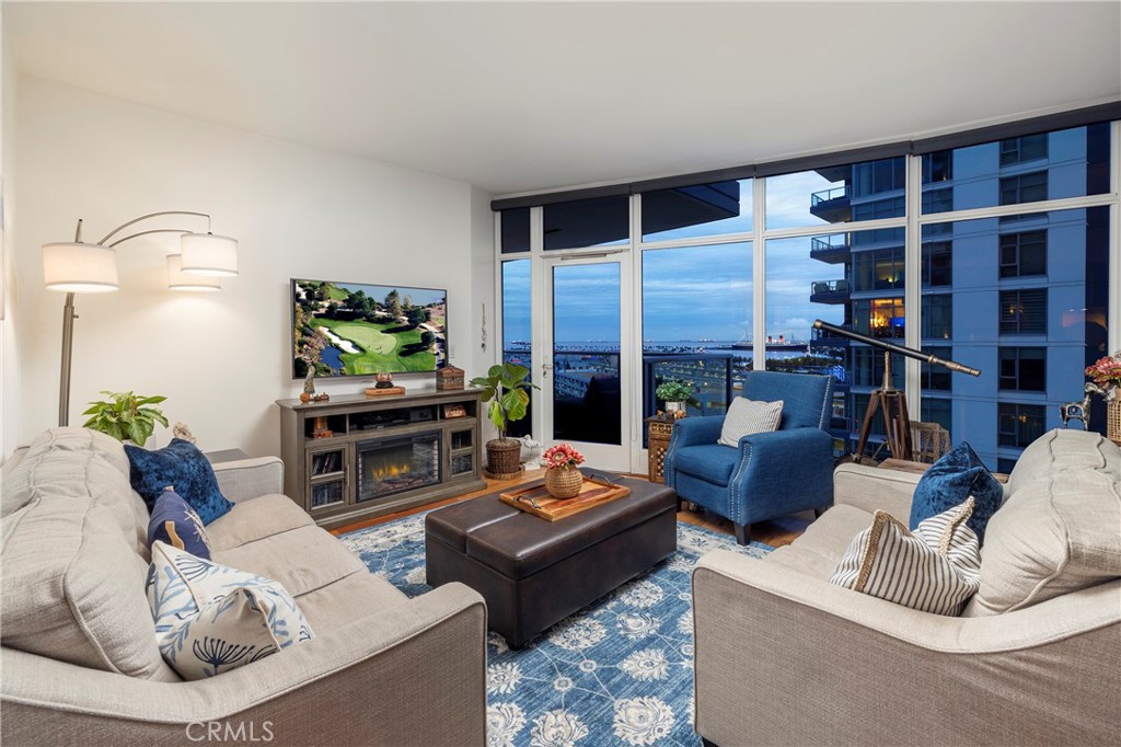 400 W Ocean Boulevard 902