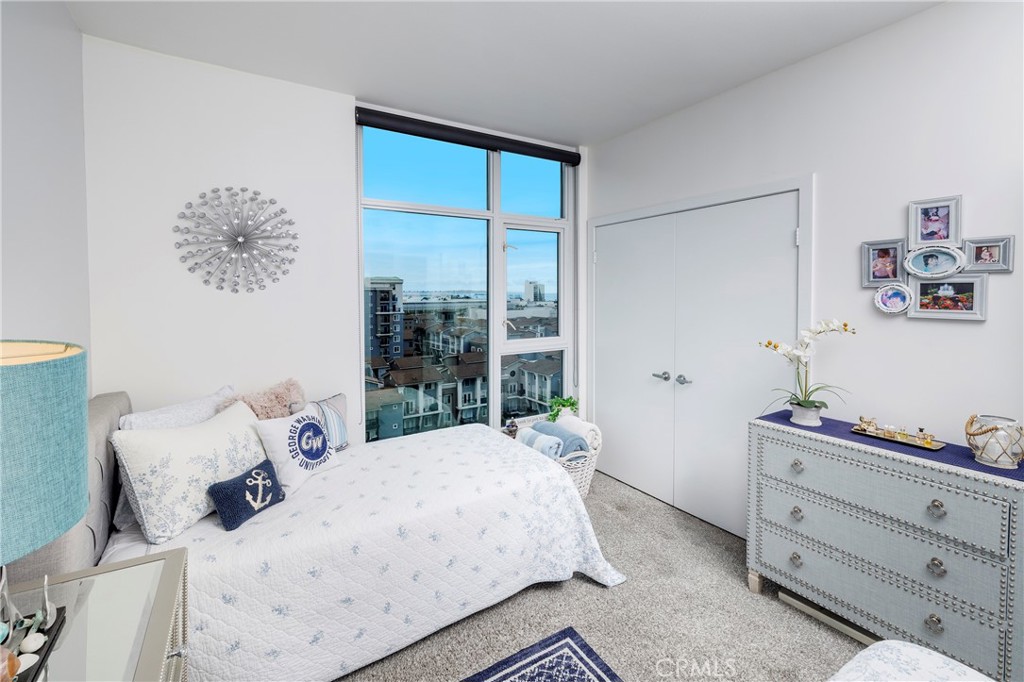 400 W Ocean Boulevard 902