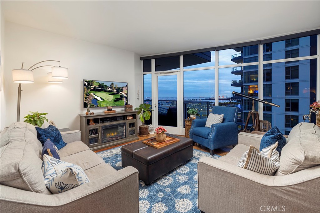 400 W Ocean Boulevard 902
