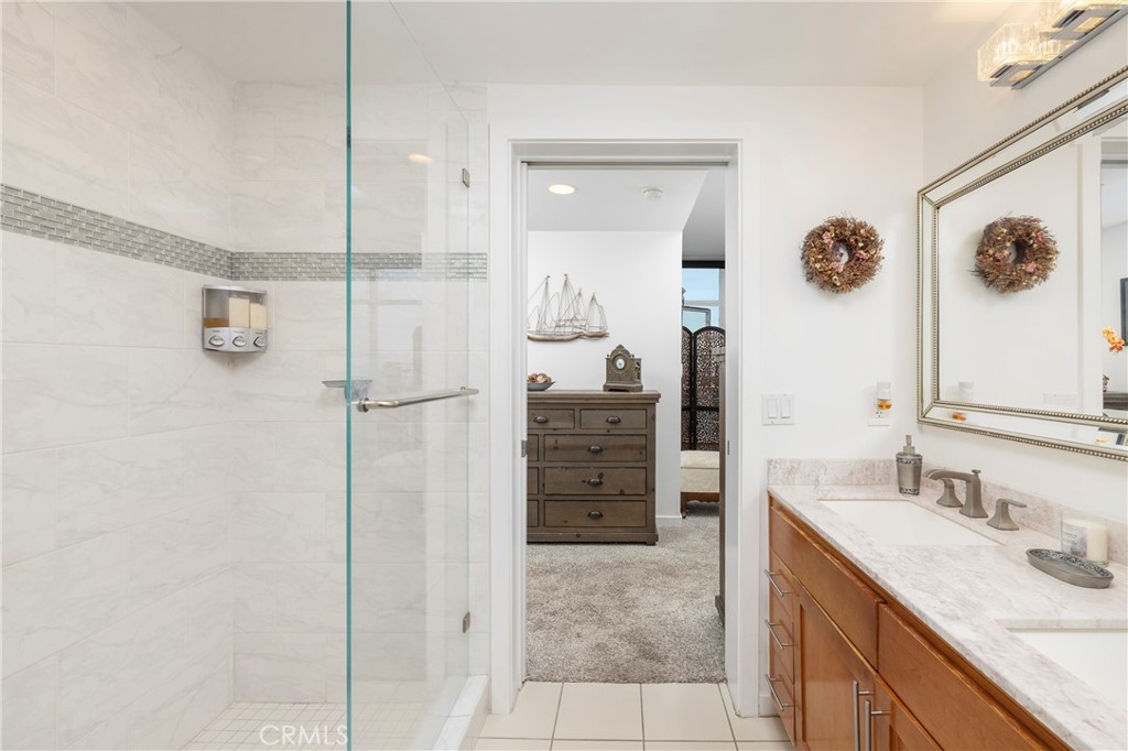 400 W Ocean Boulevard 902