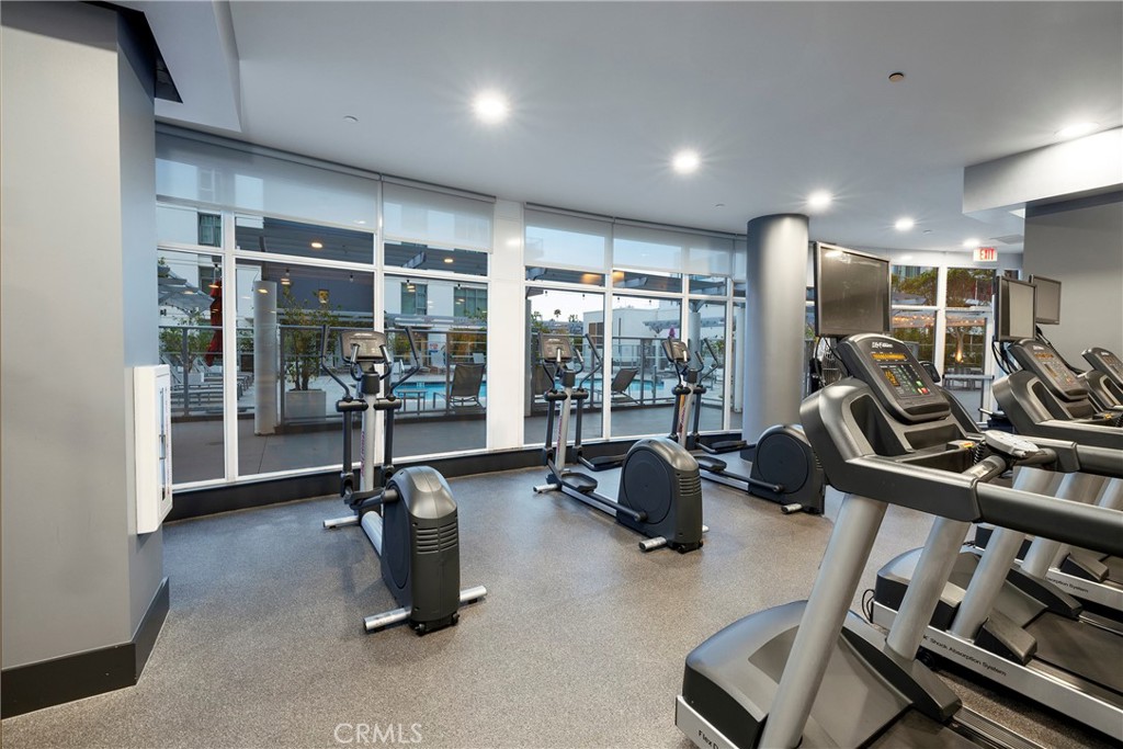 400 W Ocean Boulevard 902