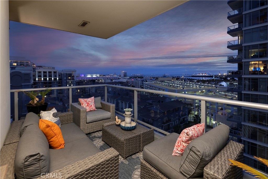 400 W Ocean Boulevard 902