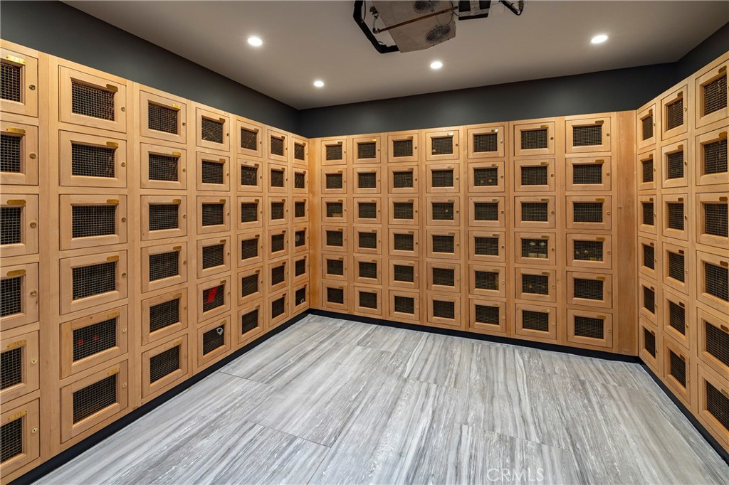 400 W Ocean Boulevard 902