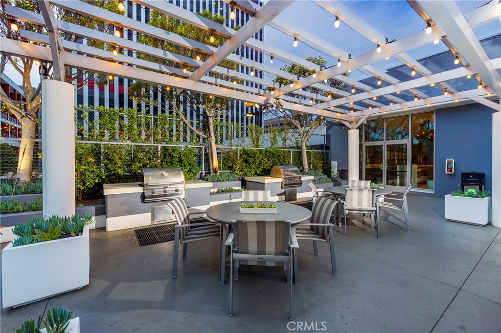 400 W Ocean Boulevard 902