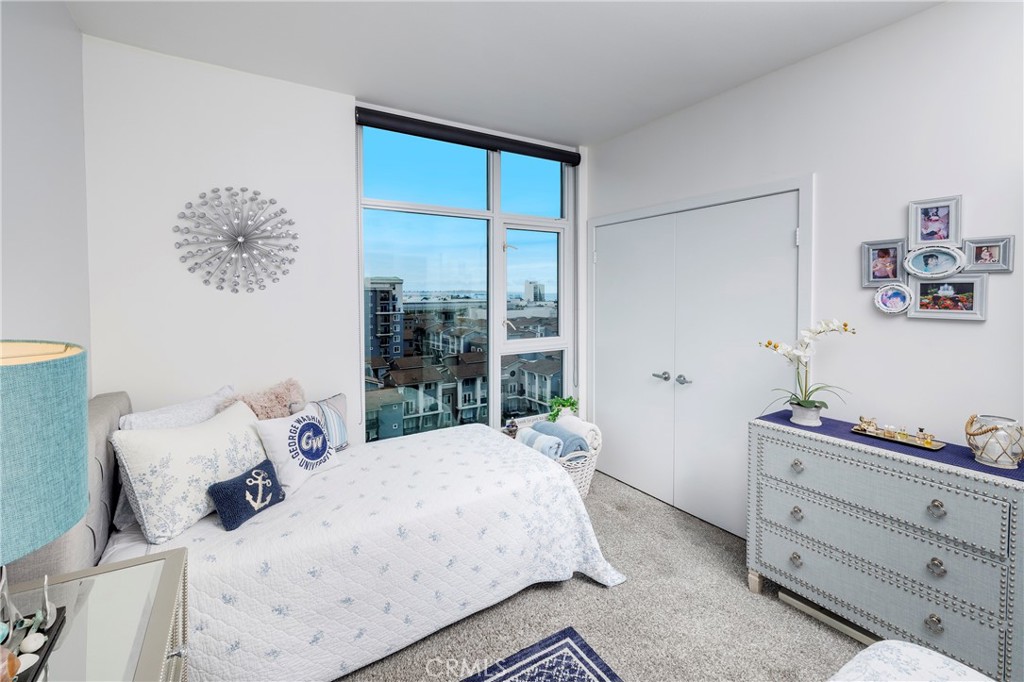 400 W Ocean Boulevard 902