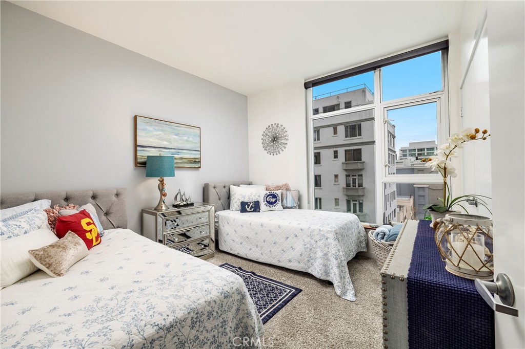 400 W Ocean Boulevard 902