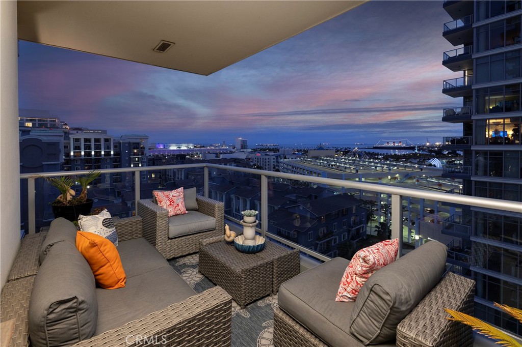 400 W Ocean Boulevard 902