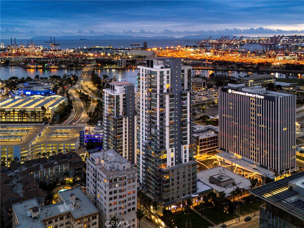 400 W Ocean Boulevard 902