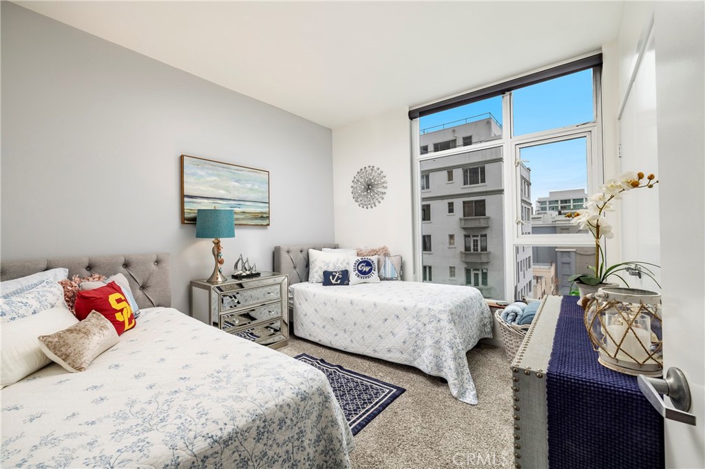 400 W Ocean Boulevard 902