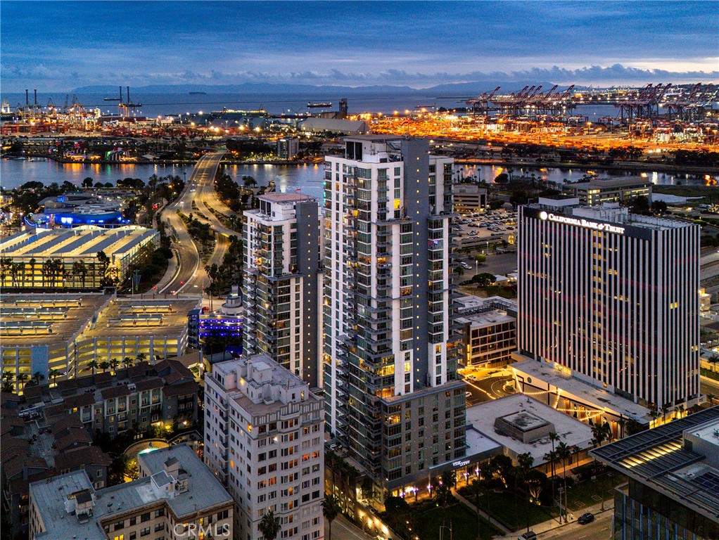 400 W Ocean Boulevard 902