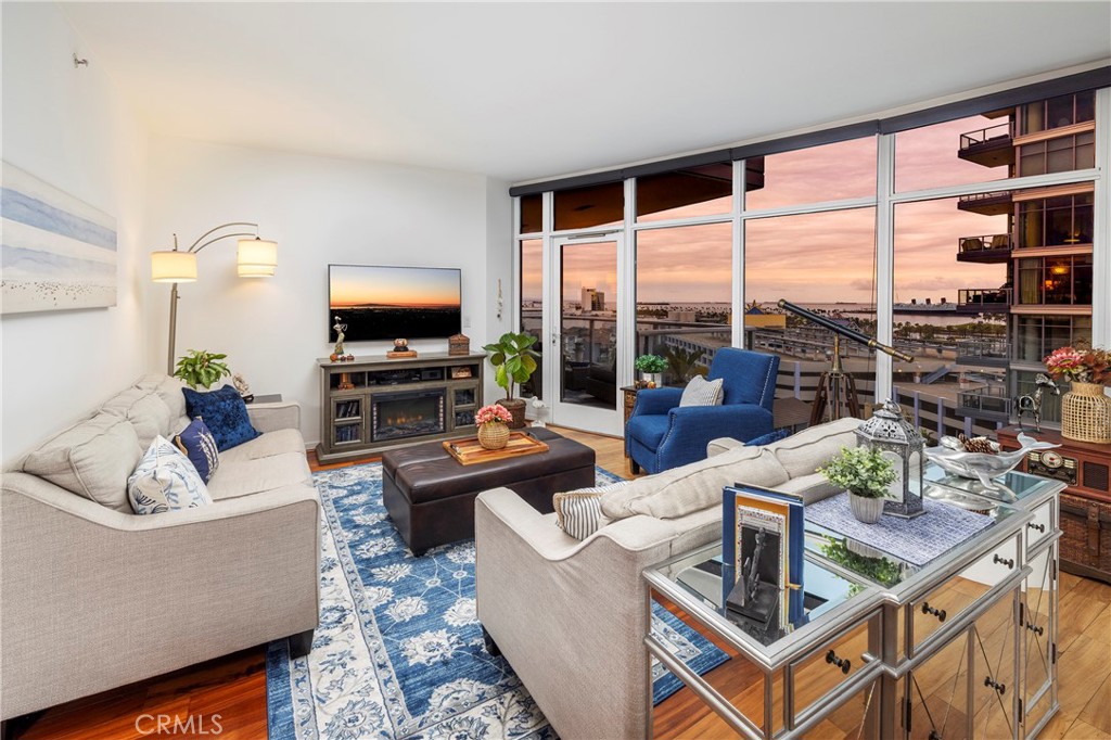 400 W Ocean Boulevard 902