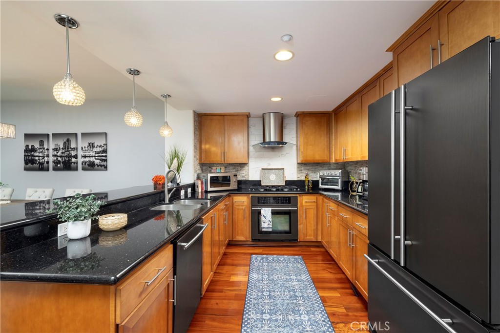 400 W Ocean Boulevard 902