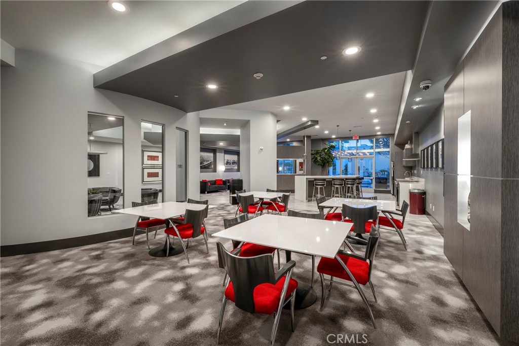 400 W Ocean Boulevard 902