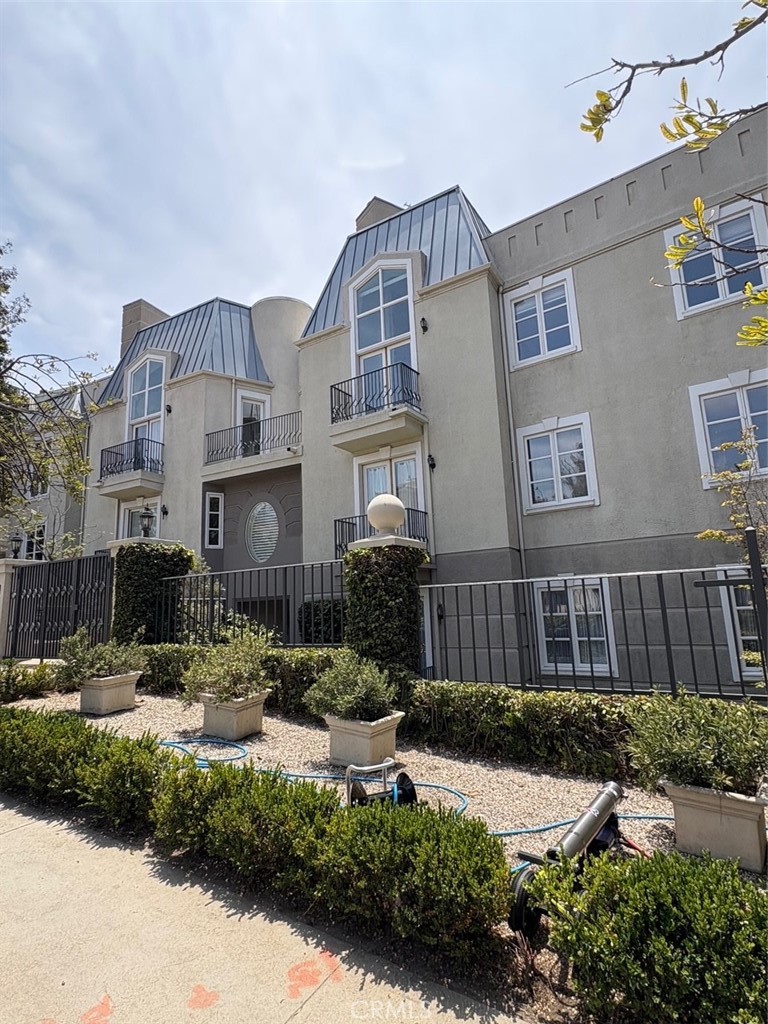 15510 W Sunset Boulevard 102