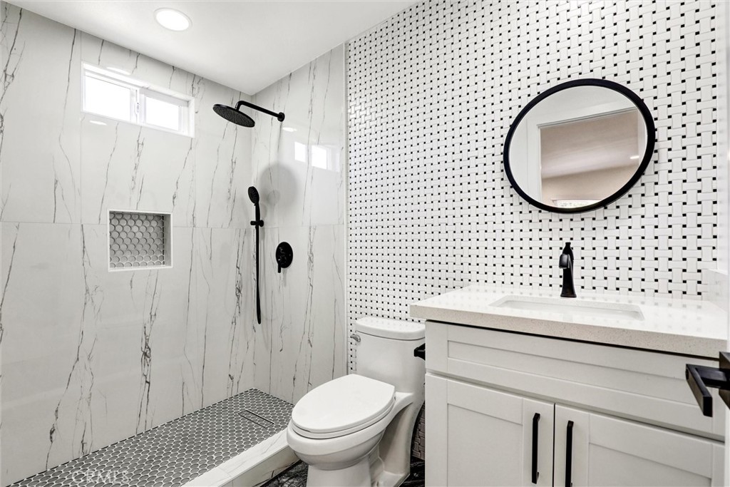 32742 Alipaz Street 23