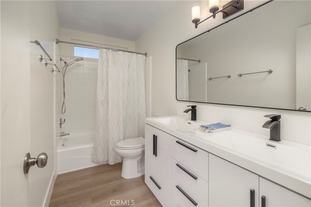 7772 E Northfield Avenue