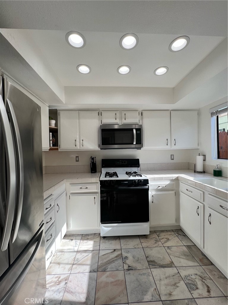 229 W Wilson Street 10