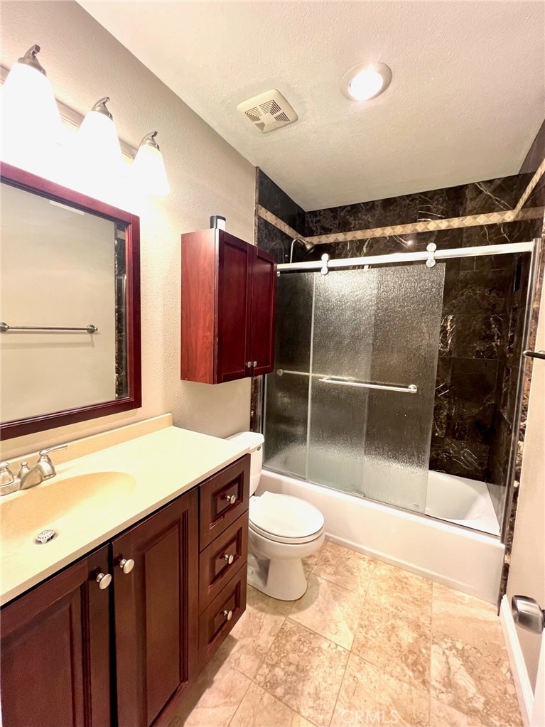 229 W Wilson Street 10