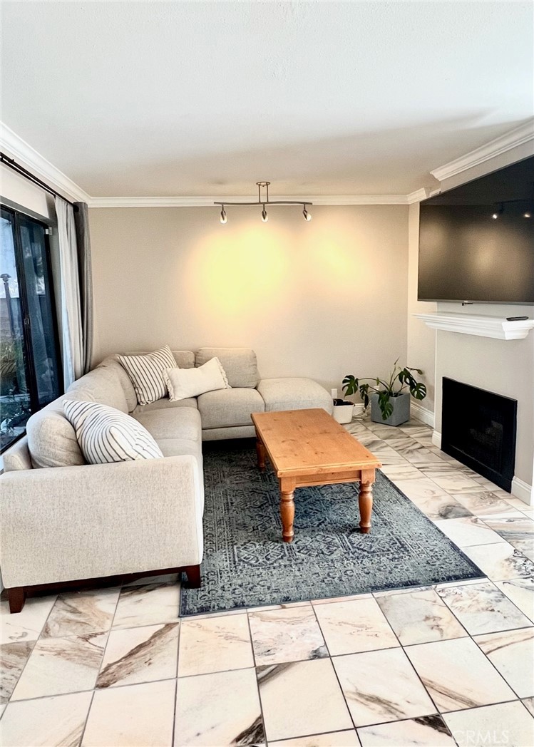 229 W Wilson Street 10