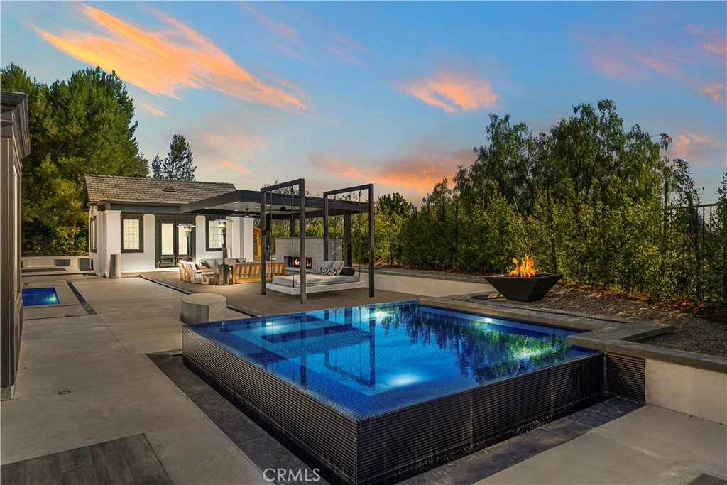 1 Falconridge Drive