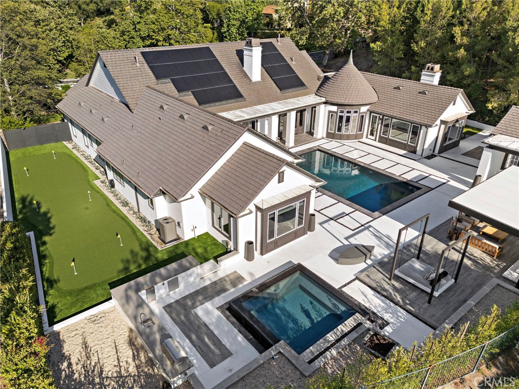 1 Falconridge Drive