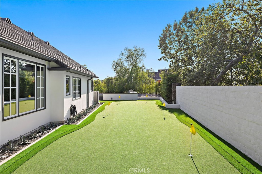 1 Falconridge Drive