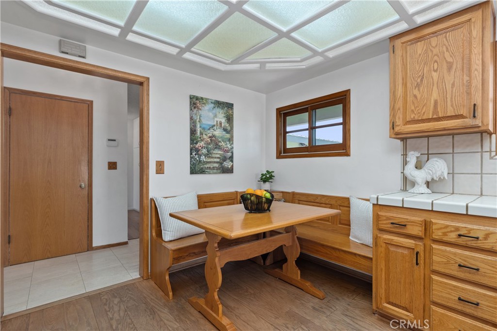 1327 E Kenwood Avenue