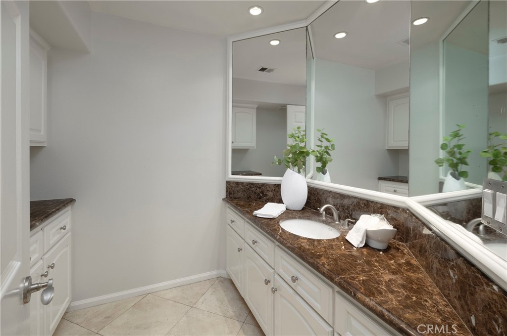 4196 Shorebreak Drive