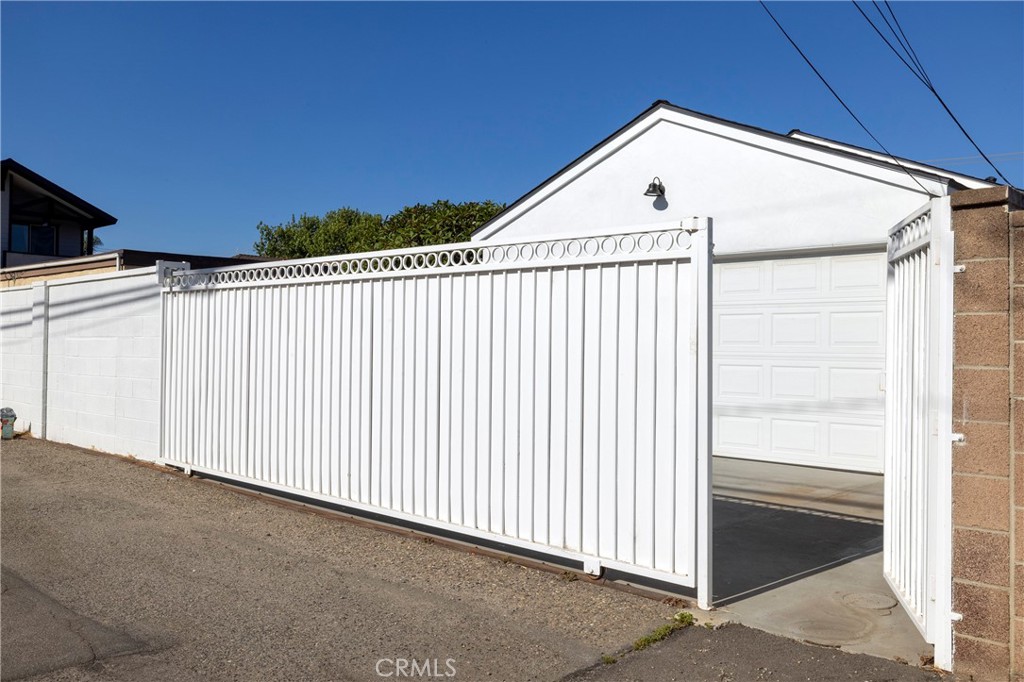 1821 Lake Street