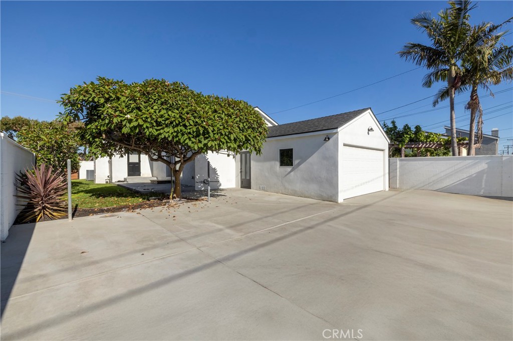 1821 Lake Street