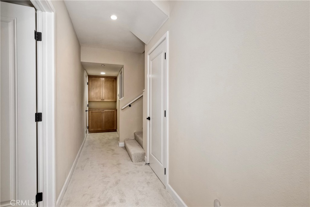 543 LAGUNA Drive
