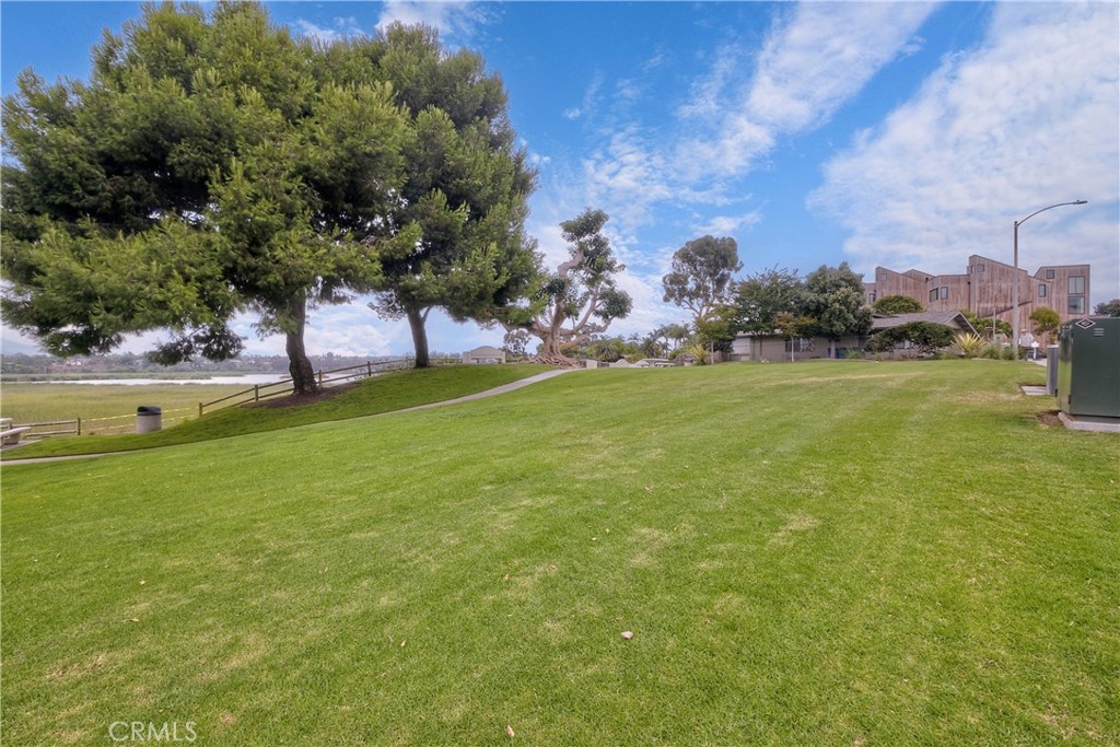 543 LAGUNA Drive