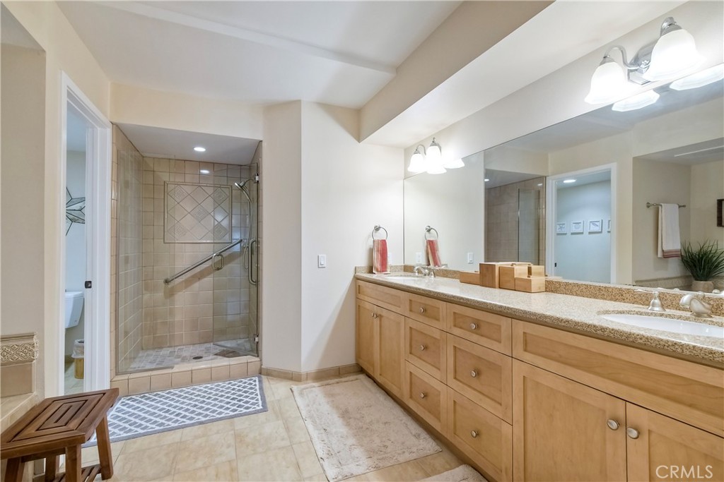 543 LAGUNA Drive