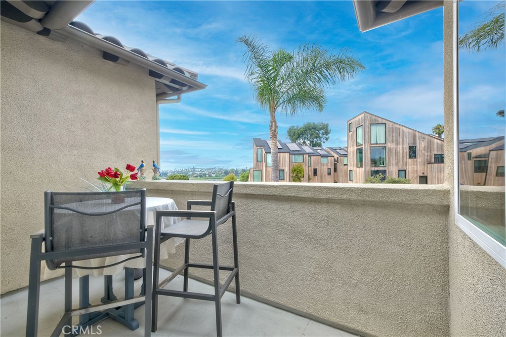 543 LAGUNA Drive