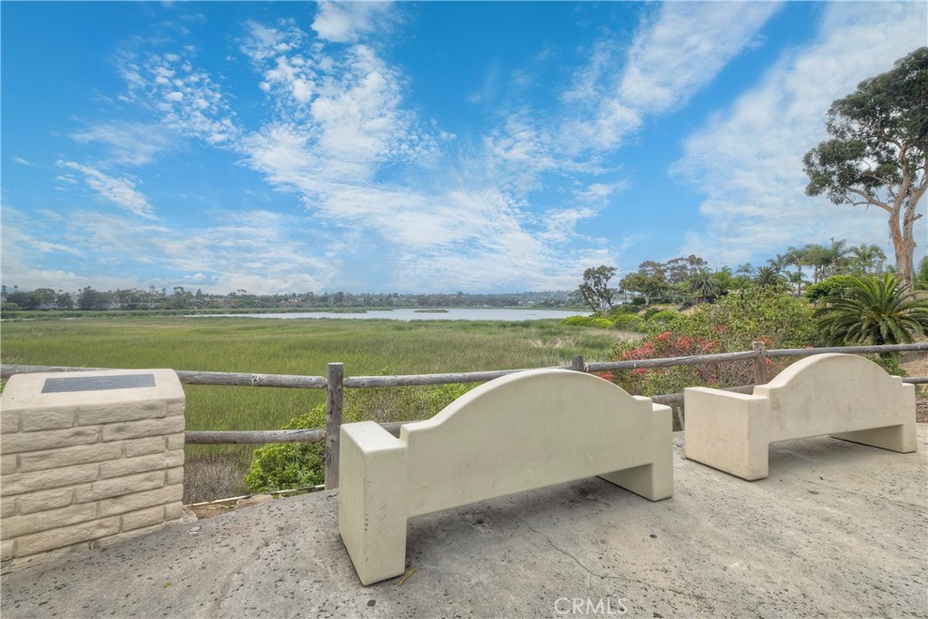 543 LAGUNA Drive