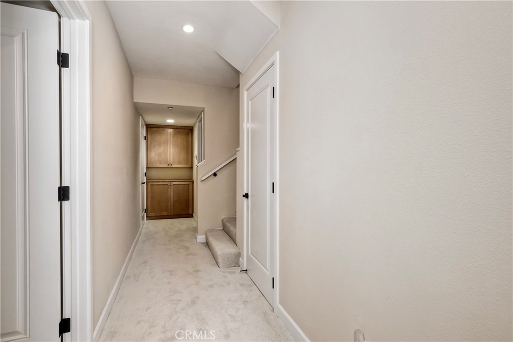 543 LAGUNA Drive