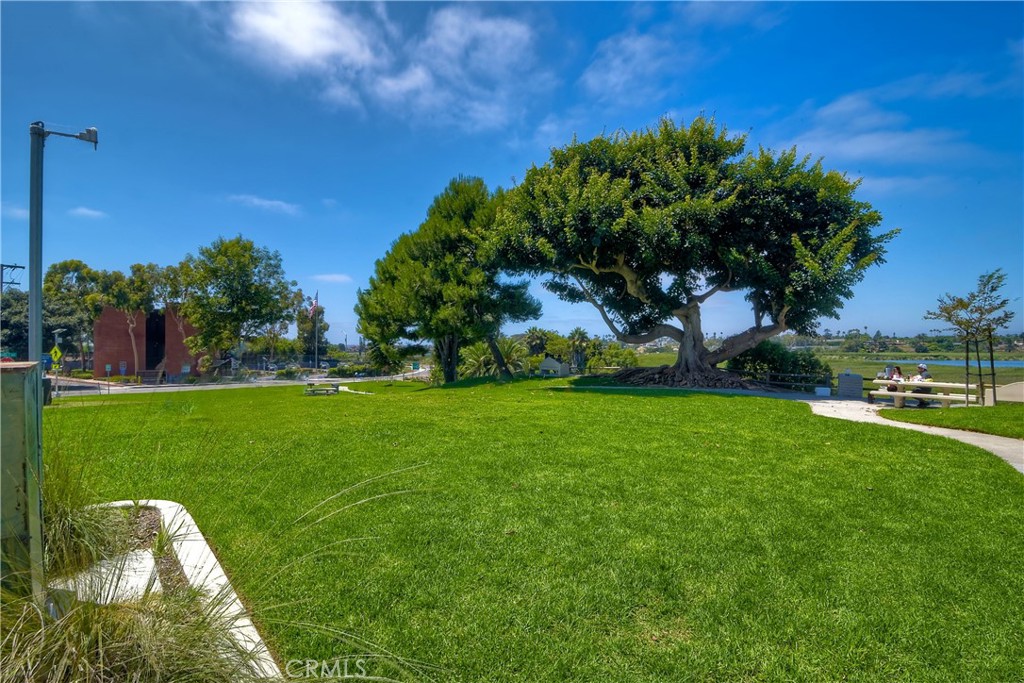 543 LAGUNA Drive