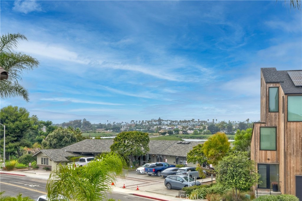 543 LAGUNA Drive
