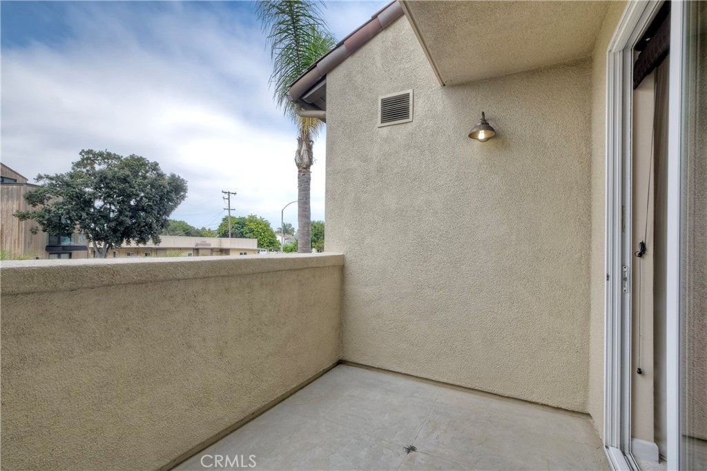 543 LAGUNA Drive