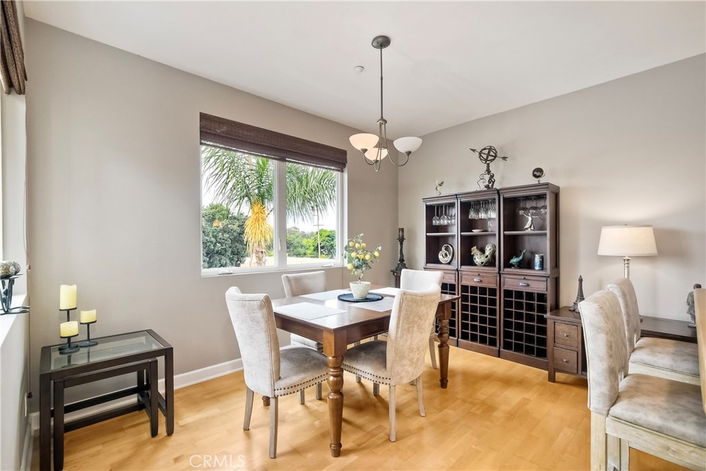 543 LAGUNA Drive