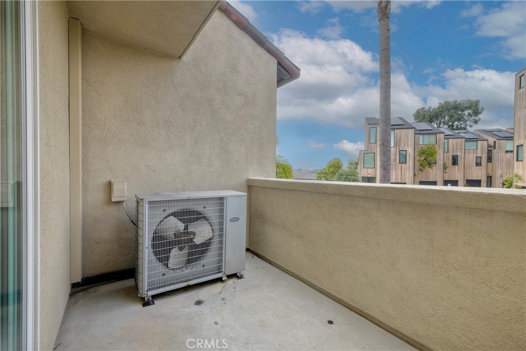 543 LAGUNA Drive