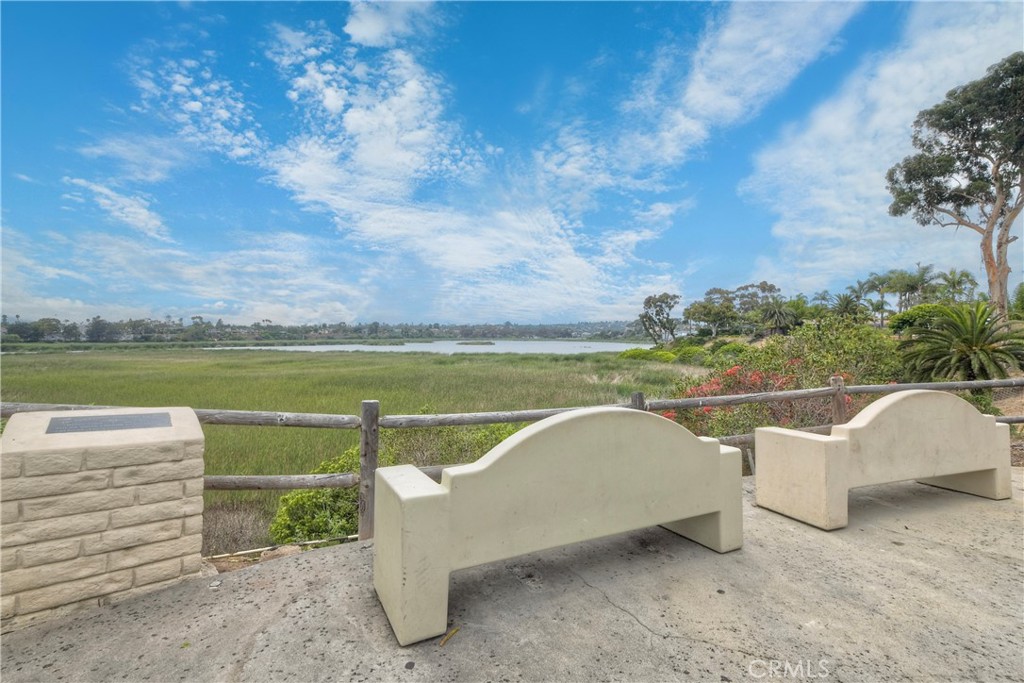 543 LAGUNA Drive